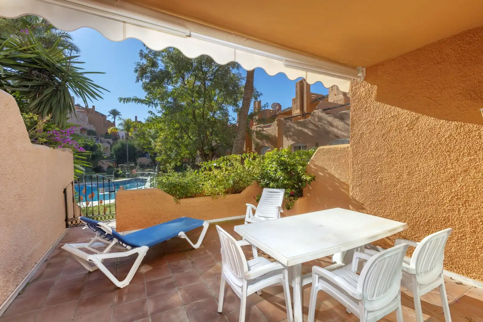 Jardí de Casa adosada en venda en Marbella amb Terrassa, Traster i Moblat