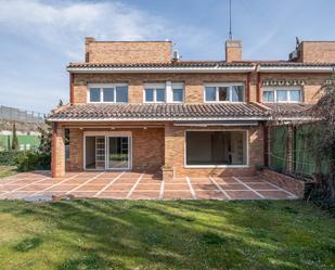 Garden of House or chalet for sale in  Zaragoza Capital  with Air Conditioner, Heating and Private garden