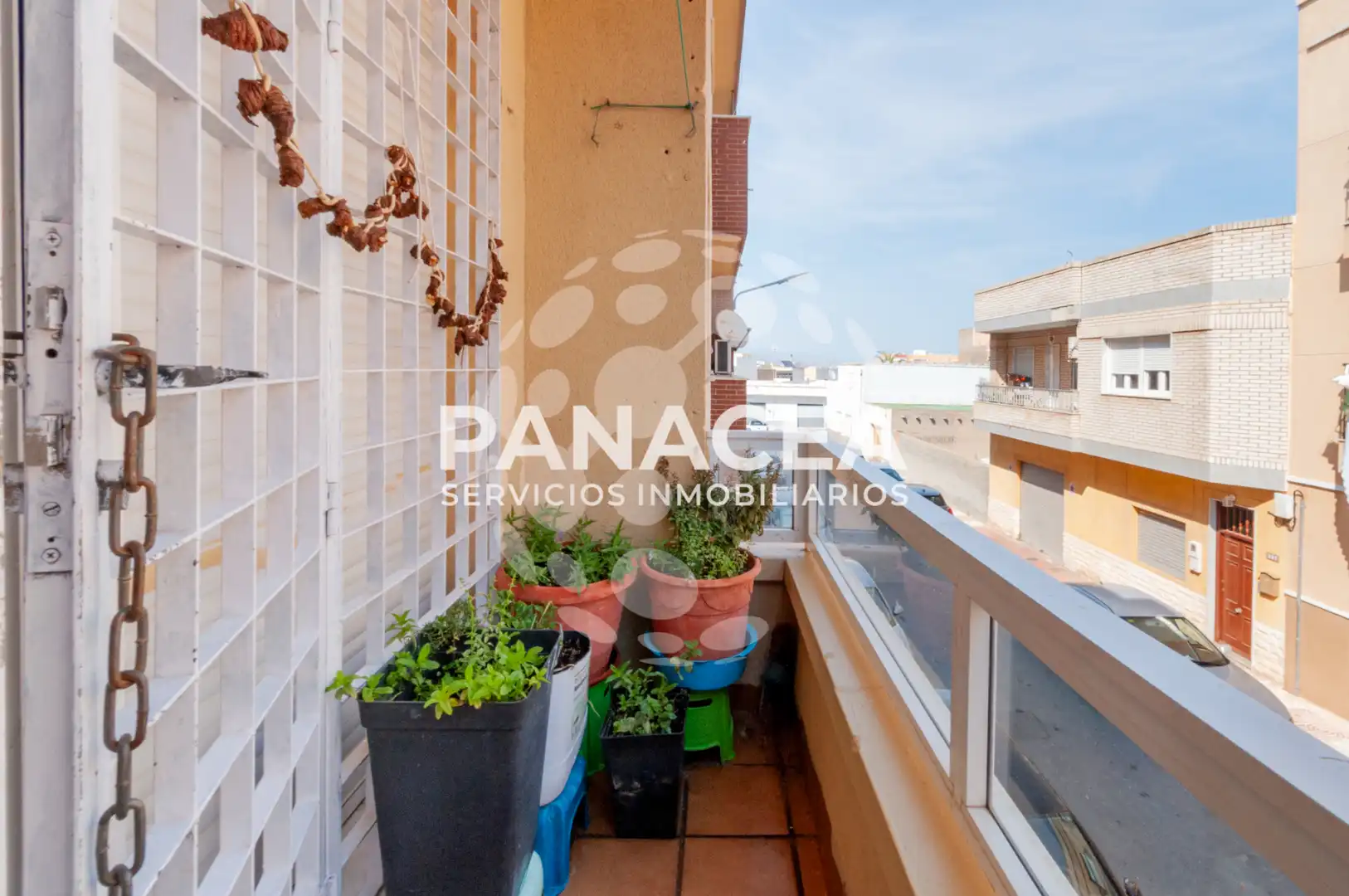 Terraza de Piso en venta en Roquetas de Mar con Amueblado, Horno y Lavadora