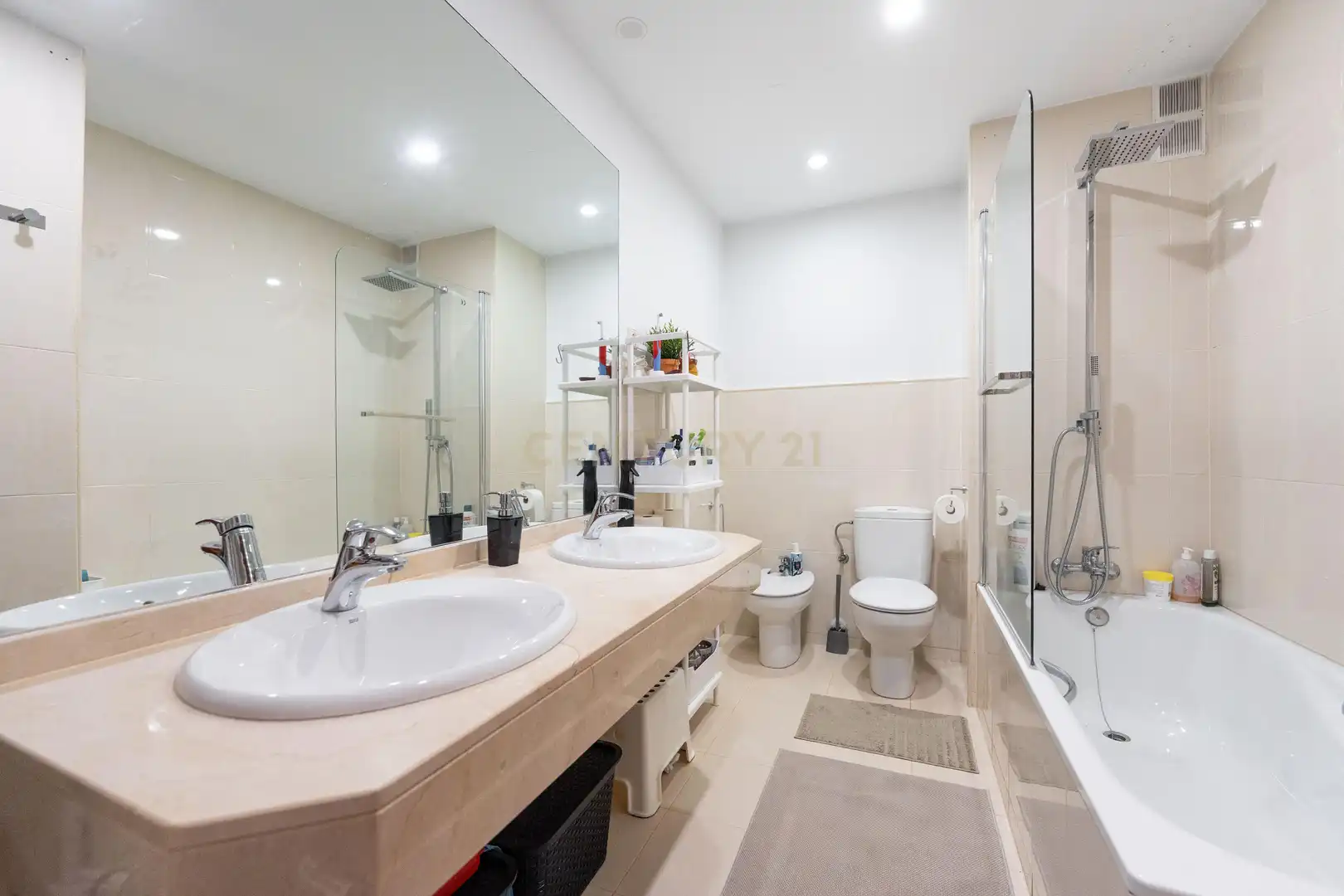 Bathroom of Apartments for rent in Pozuelo de Alarcón  with Oven, Washing machine and Microwave