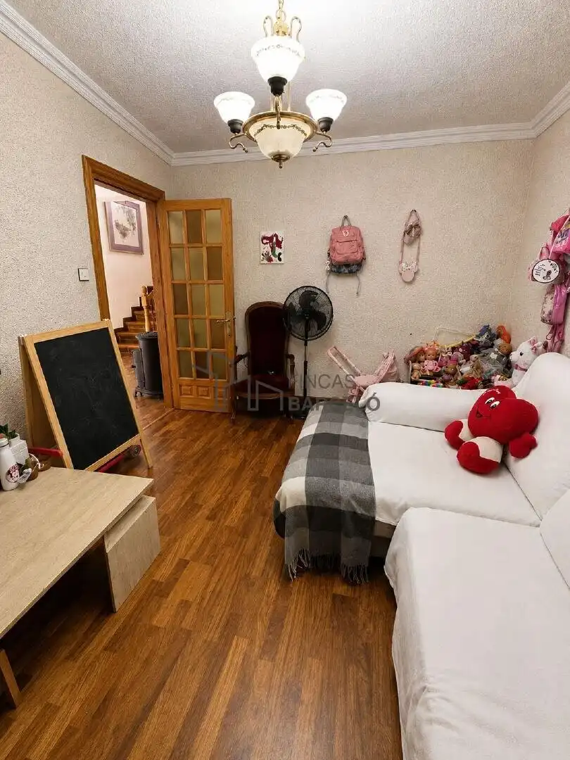 Dormitori de Casa o xalet en venda en Cadrete