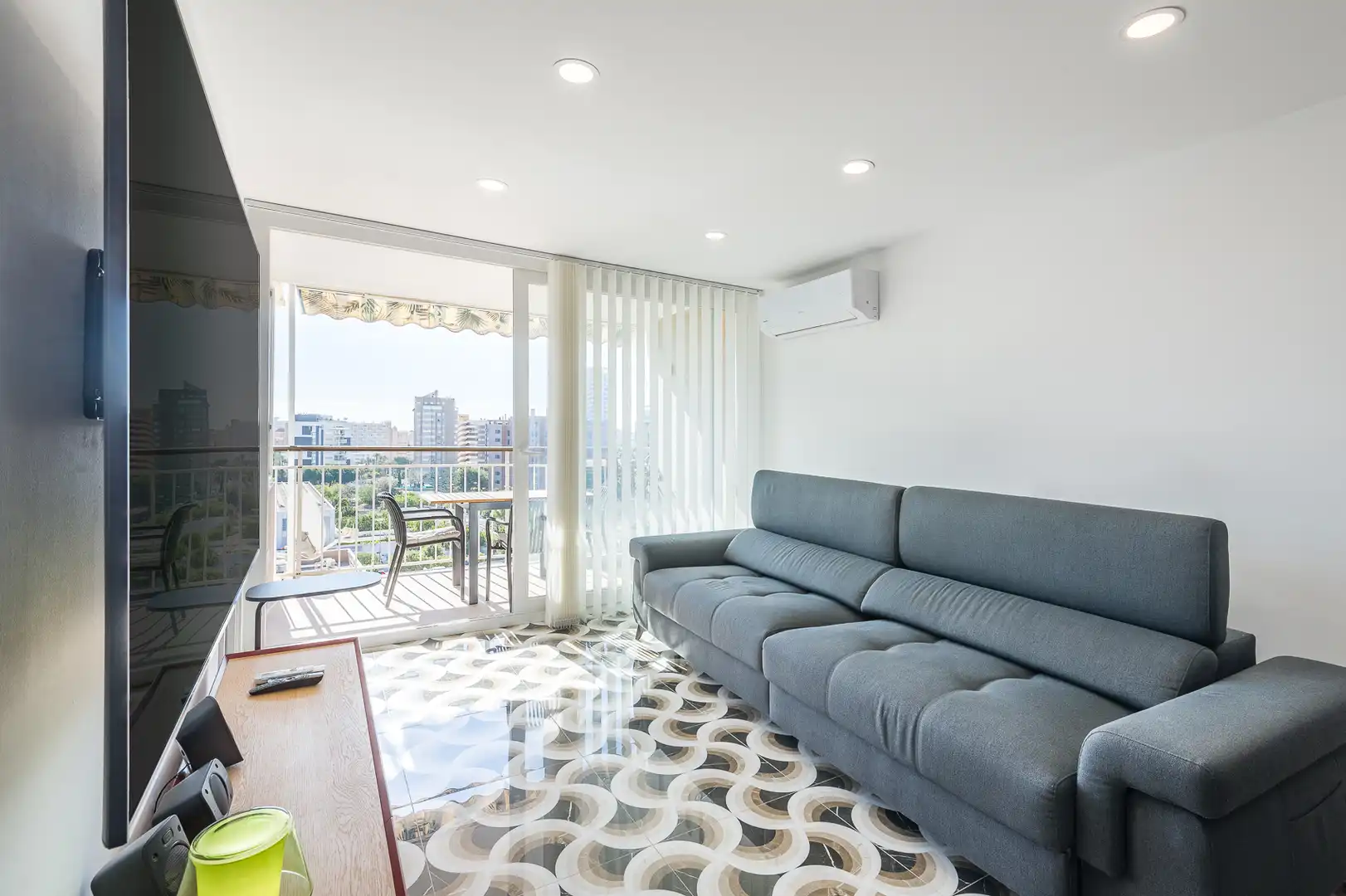 Sala de estar de Piso en venta en Alicante / Alacant con Aire acondicionado, Terraza y Amueblado