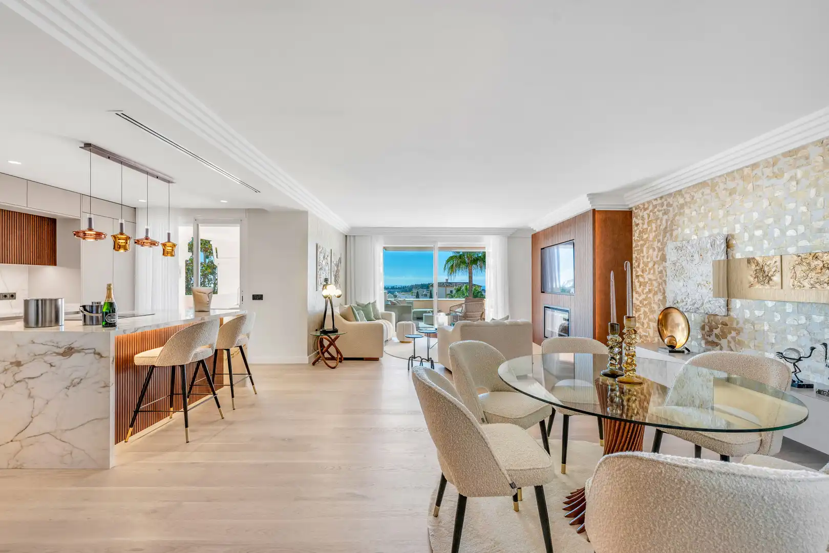 Menjador de Apartament en venda en Marbella amb Aire condicionat, Terrassa i Piscina