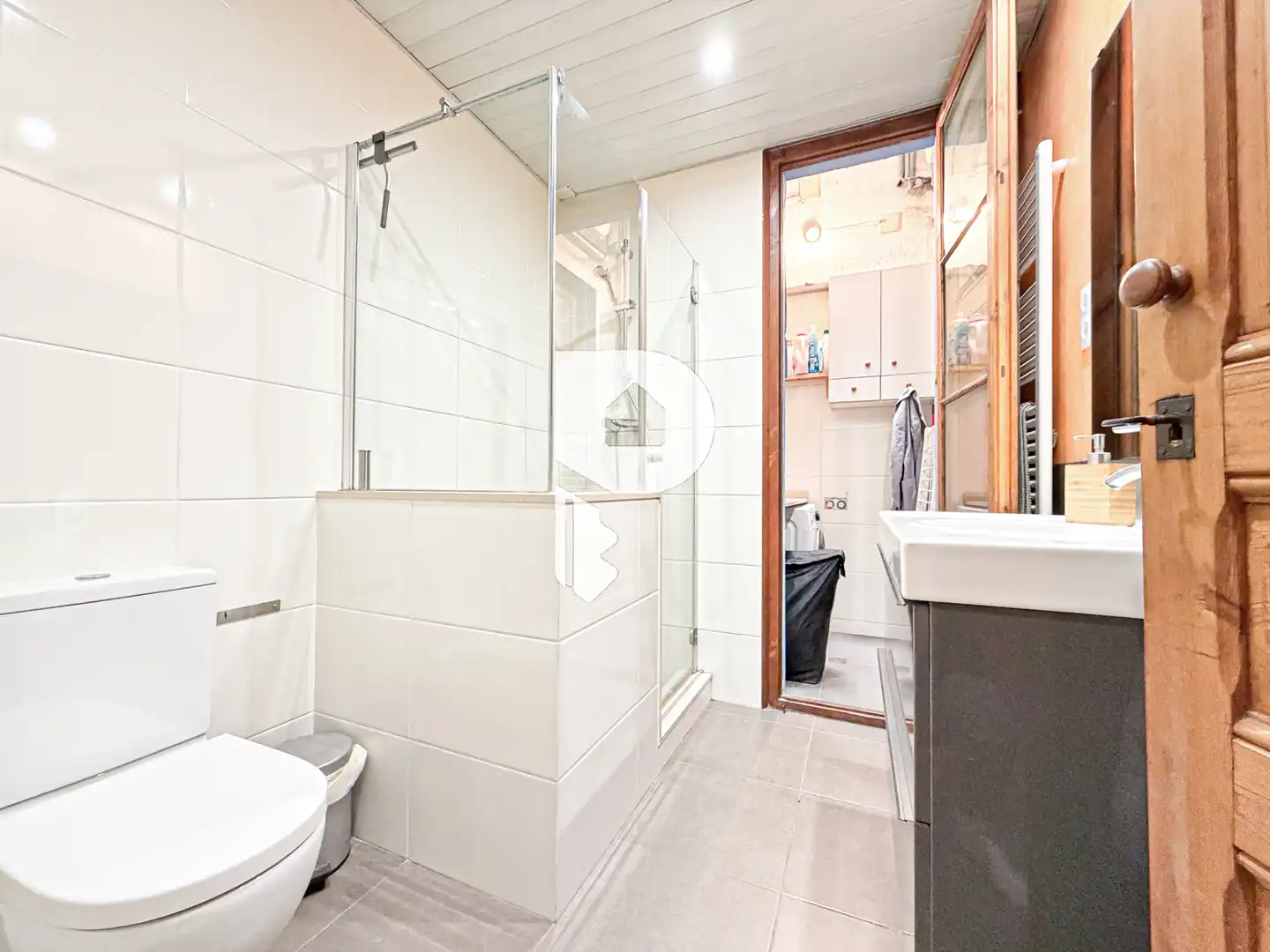 Baño de Casa adosada en venta en Sant Vicenç Dels Horts con Aire acondicionado, Calefacción y Jardín privado