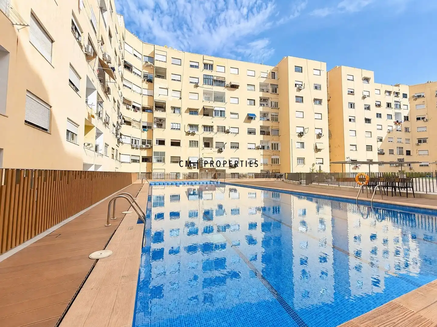 Außenansicht von Wohnung zur Miete in Valencia mit Klimaanlage, Heizung und Terrasse