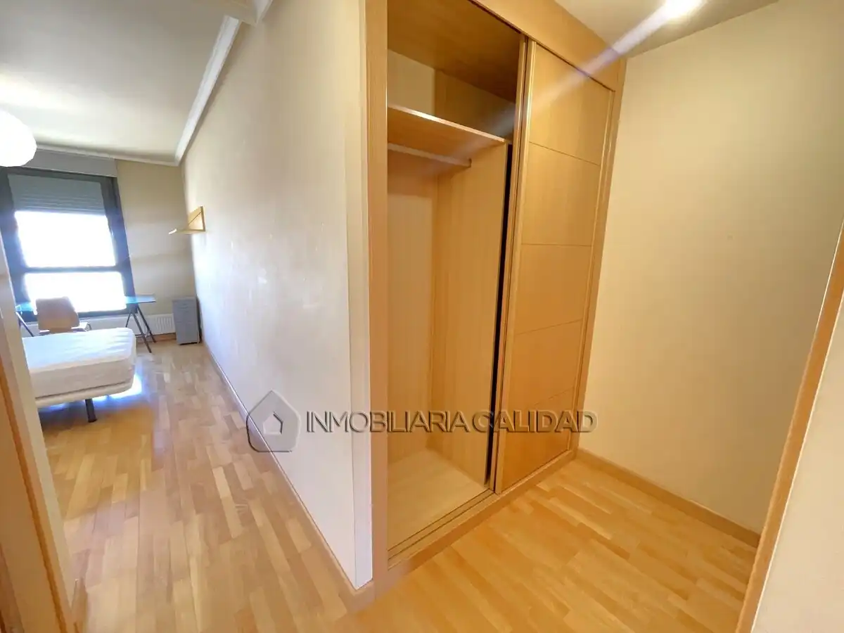 Habitación de Piso en venta en Burgos con Calefacción, Terraza y Trastero