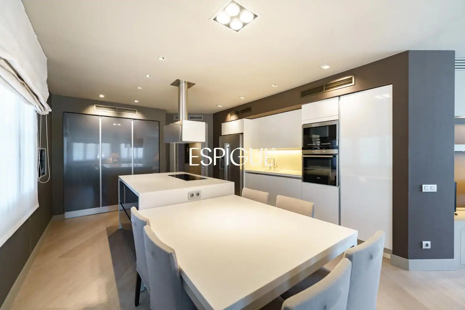 Kitchen of Flat for rent in Sant Cugat del Vallès  with Air Conditioner, Heating and Parquet flooring