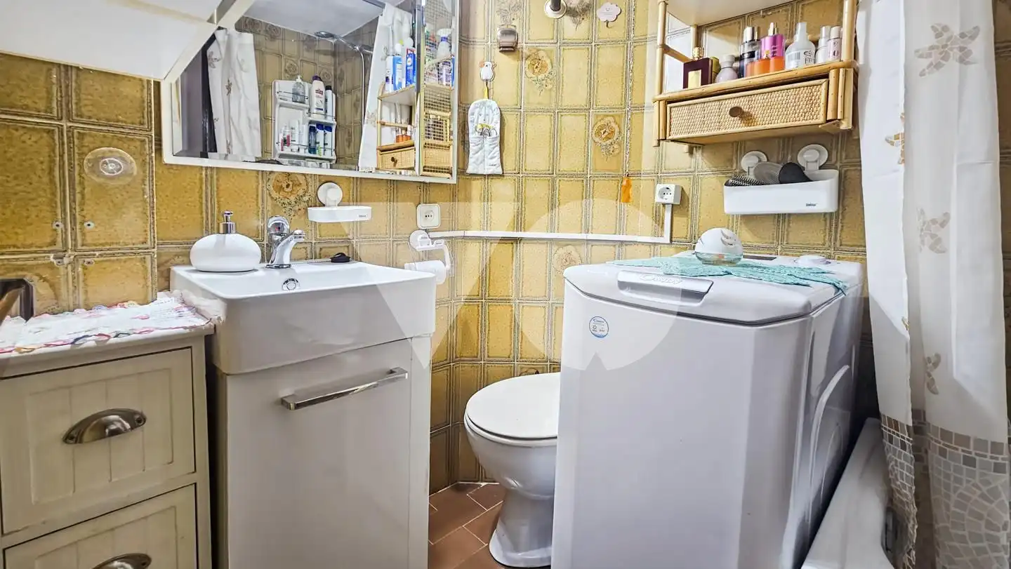 Bathroom of Flat for sale in Madrid  with Air Conditioner, Heating and Terrace