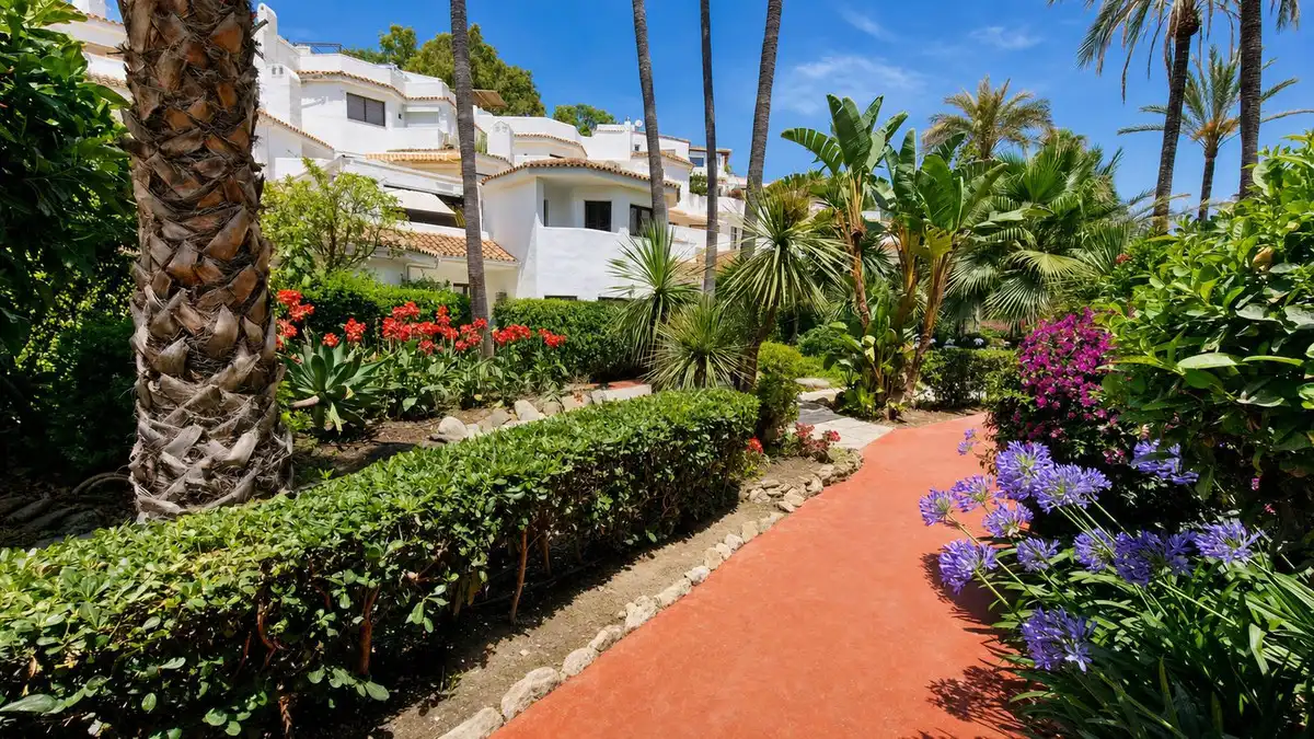 Planta baja en venta en Elviria