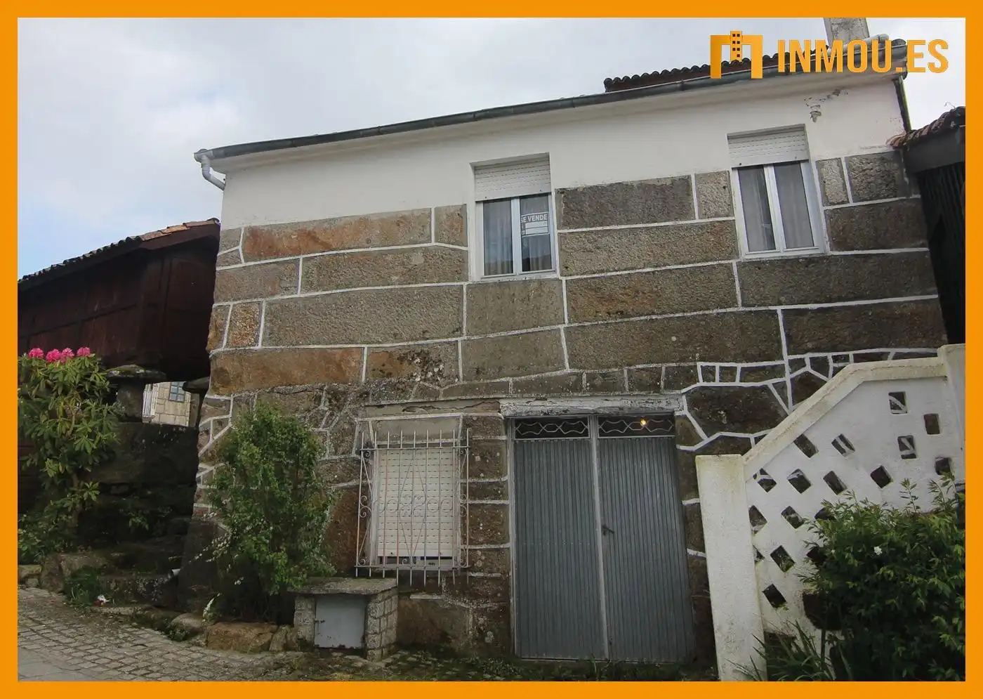 Außenansicht von Einfamilien-Reihenhaus zum Verkauf in Celanova mit Privatgarten