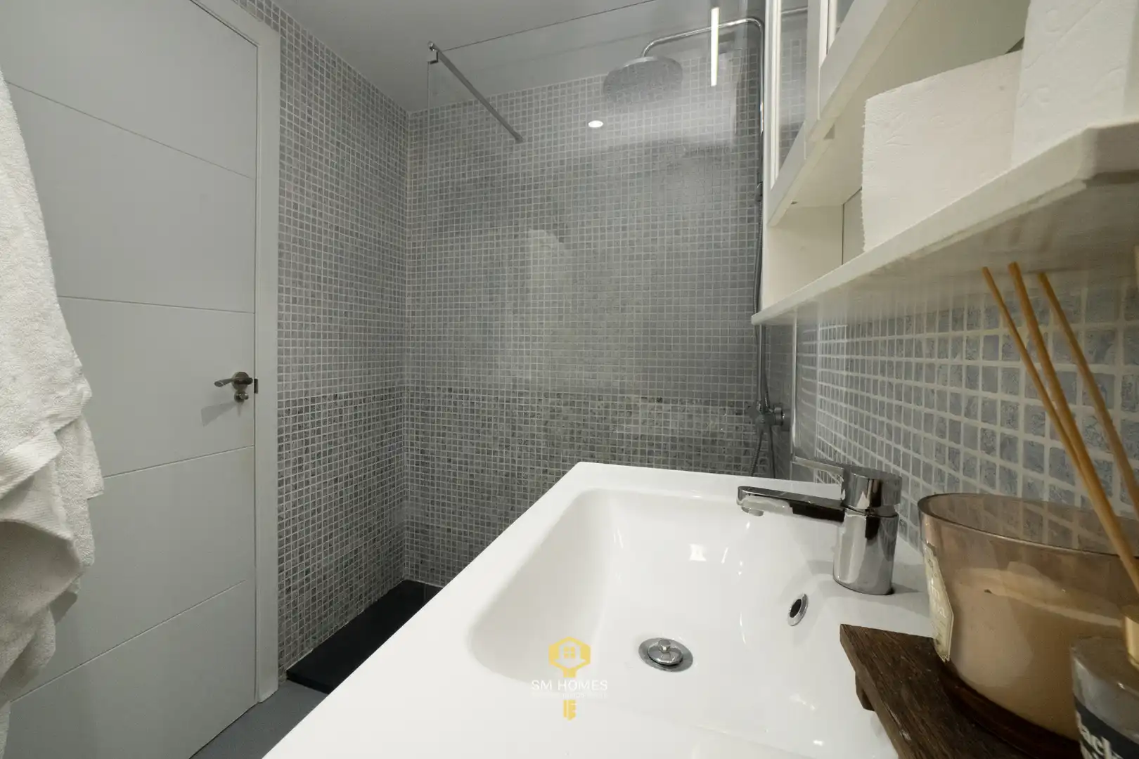 Bathroom of Study for sale in Madrid  with Air Conditioner, Heating and Furnished