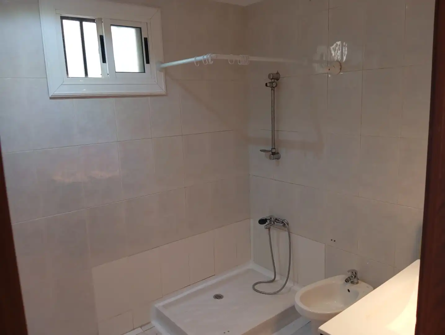 Badezimmer von Wohnung zur Miete in Elche / Elx mit Klimaanlage, Ofen und Balkon