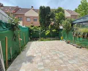 Jardí de Casa adosada en venda en  Logroño amb Aire condicionat, Terrassa i Balcó