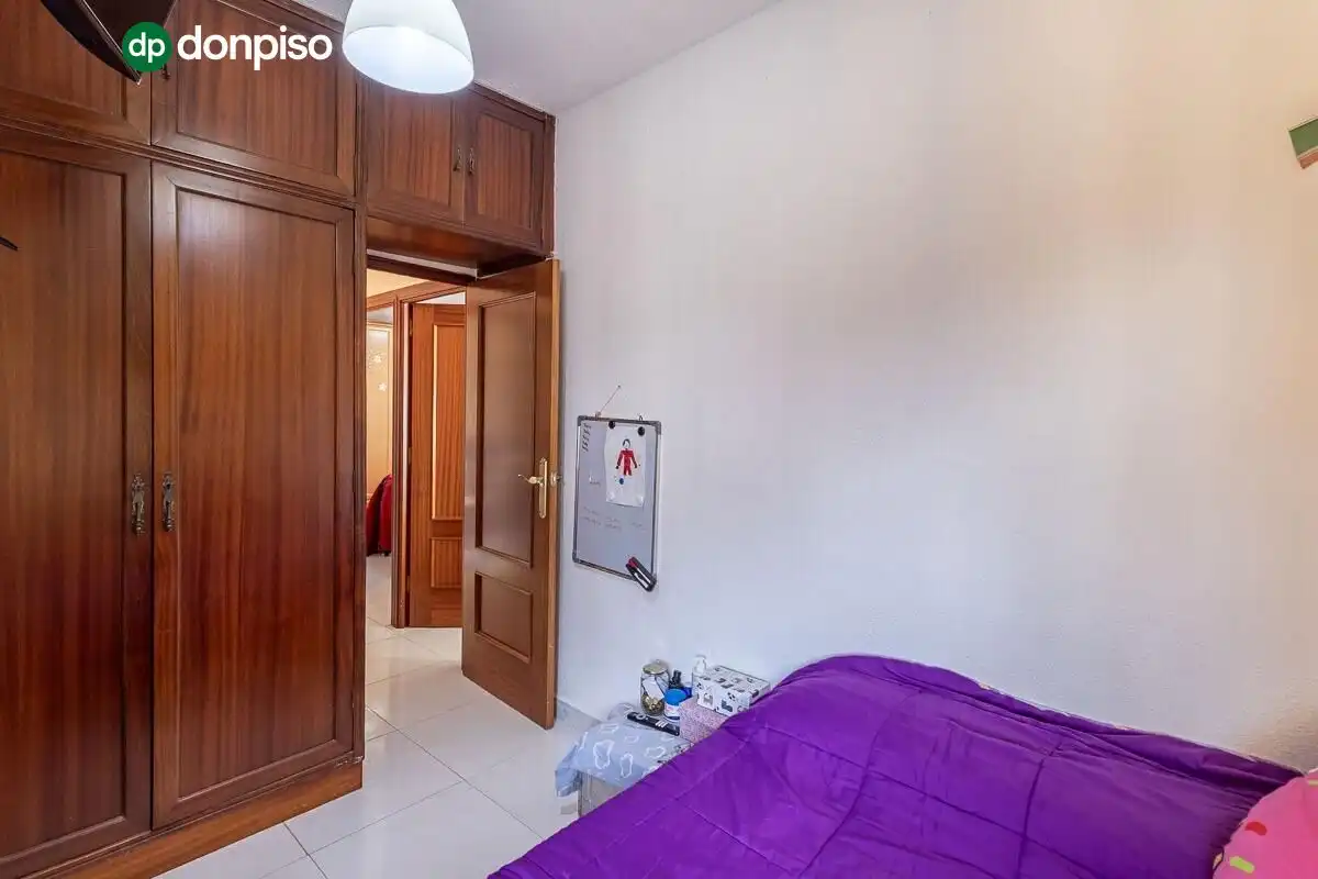 Habitación de Piso en venta en Granada con Alarma