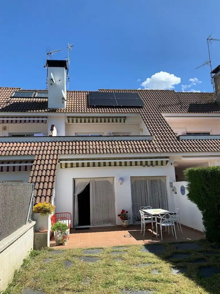 Außenansicht von Haus oder Chalet zum Verkauf in Sant Esteve de Palautordera mit Privatgarten und Schwimmbad