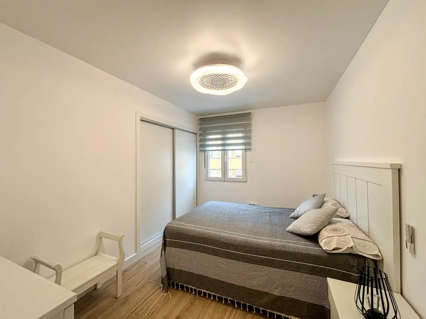 Dormitori de Apartament de lloguer en Torrevieja amb Piscina i Piscina comunitària