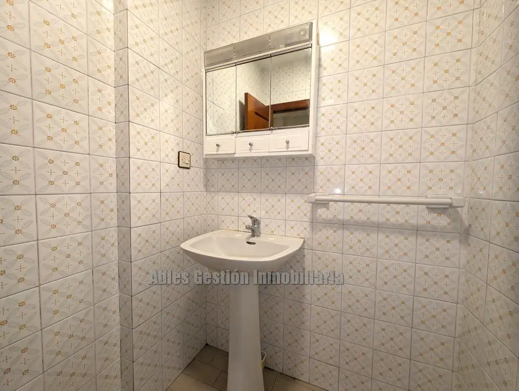 Baño de Piso en venta en Oviedo  con Calefacción, Parquet y Terraza