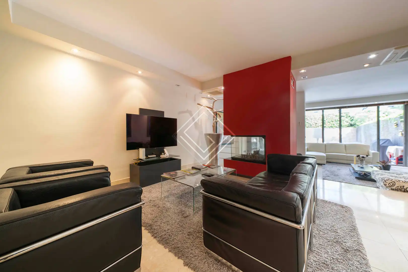 Sala d'estar de Casa adosada en venda en La Moraleja amb Aire condicionat, Calefacció i Jardí privat