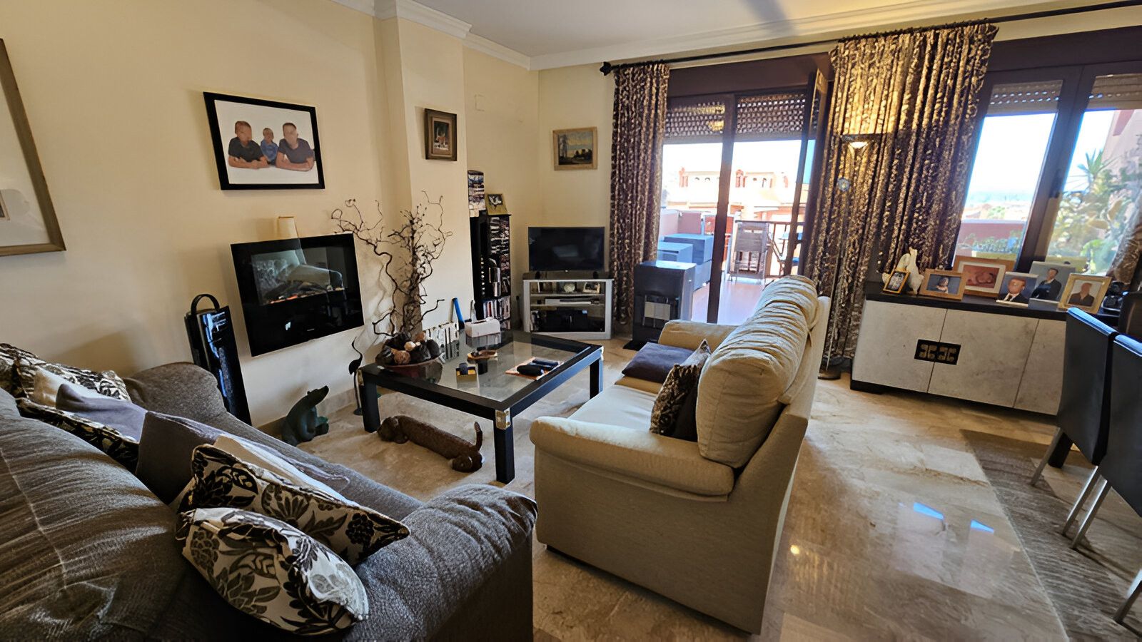 Sala d'estar de Apartament en venda en Estepona amb Terrassa, Piscina i Alarma