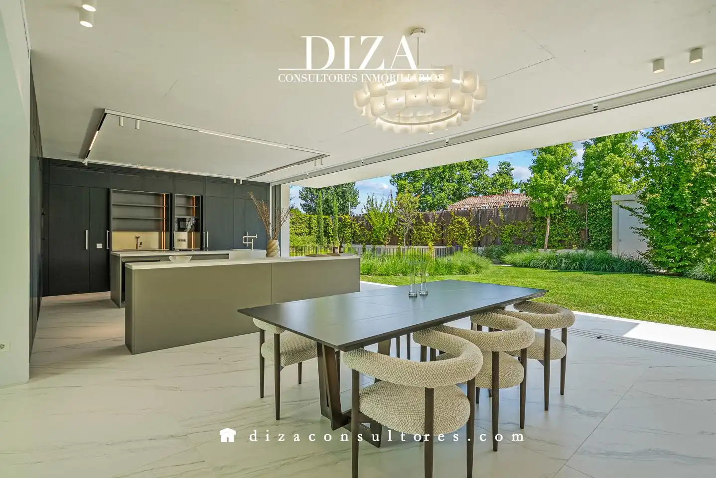 Comedor de Casa o chalet en venta en Pozuelo de Alarcón con Aire acondicionado, Calefacción y Jardín privado