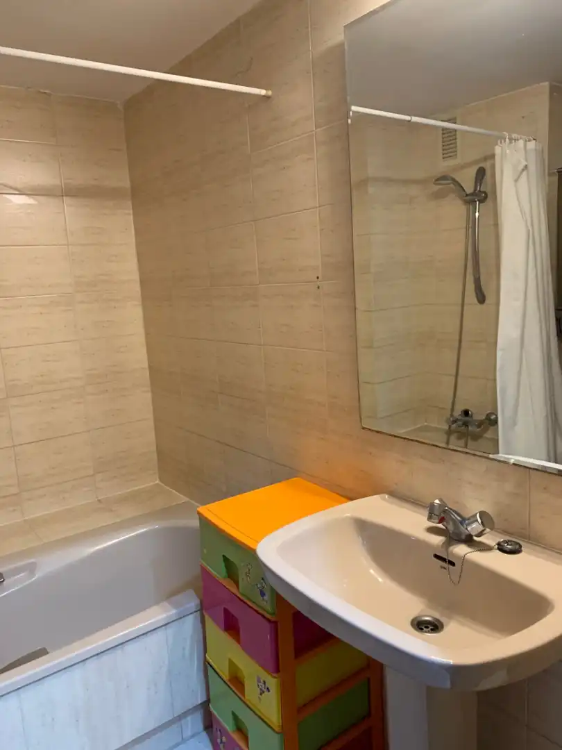Badezimmer von Wohnung zur Miete in Valencia mit Möbliert und Balkon