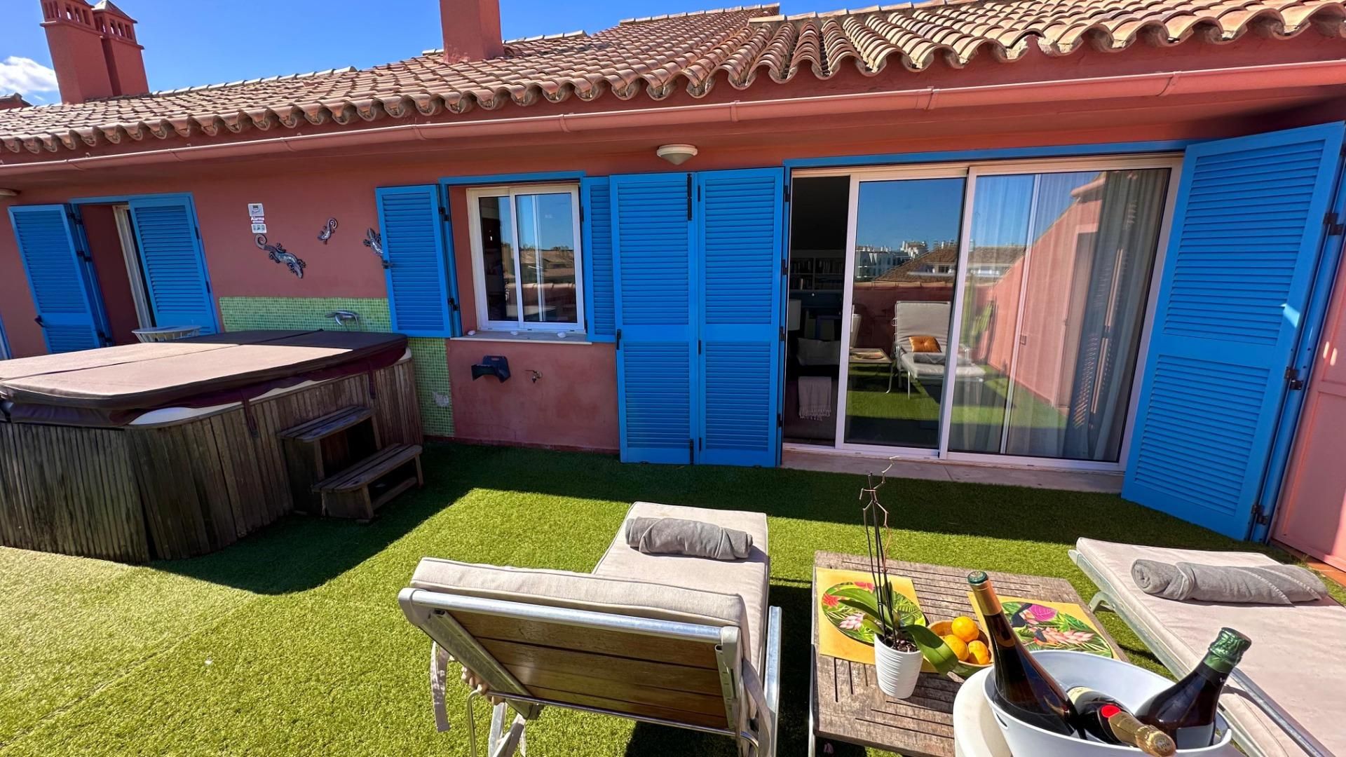 Terraza de Ático en venta en Sotogrande con Aire acondicionado, Calefacción y Jardín privado
