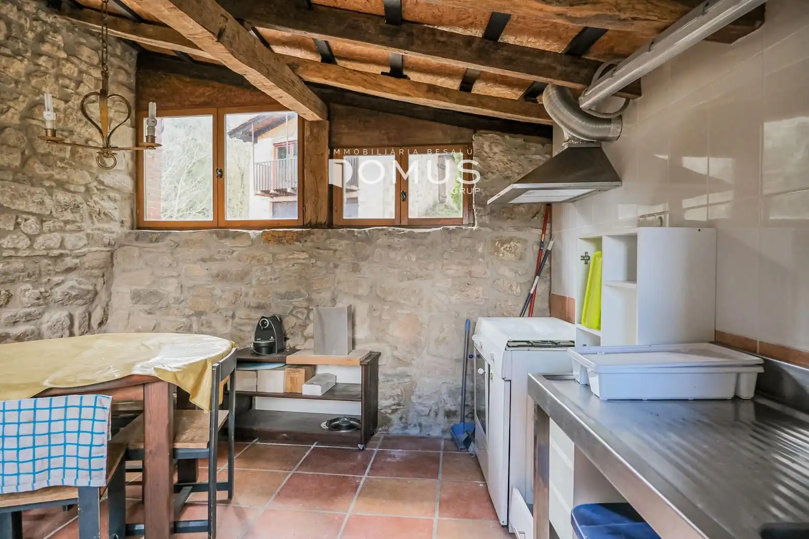 Cocina de Finca rústica en venta en Santa Pau con Calefacción, Parquet y Piscina