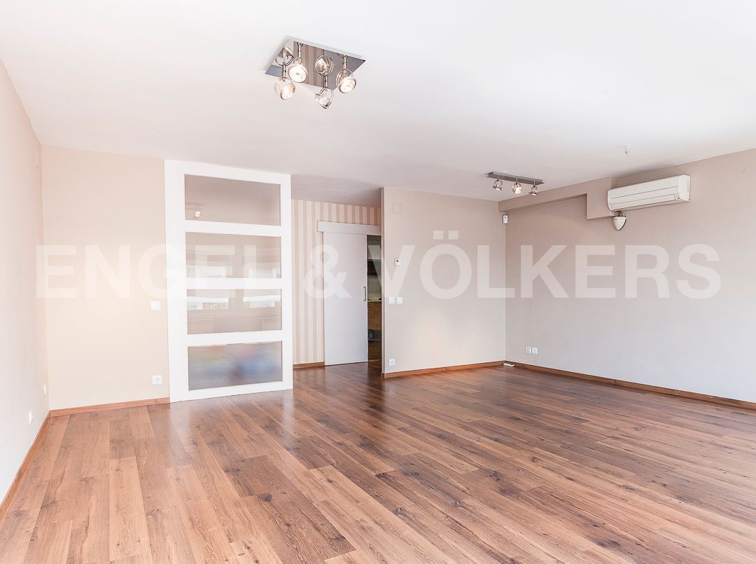 Sala d'estar de Apartament de lloguer en  Barcelona Capital amb Aire condicionat, Calefacció i Parquet