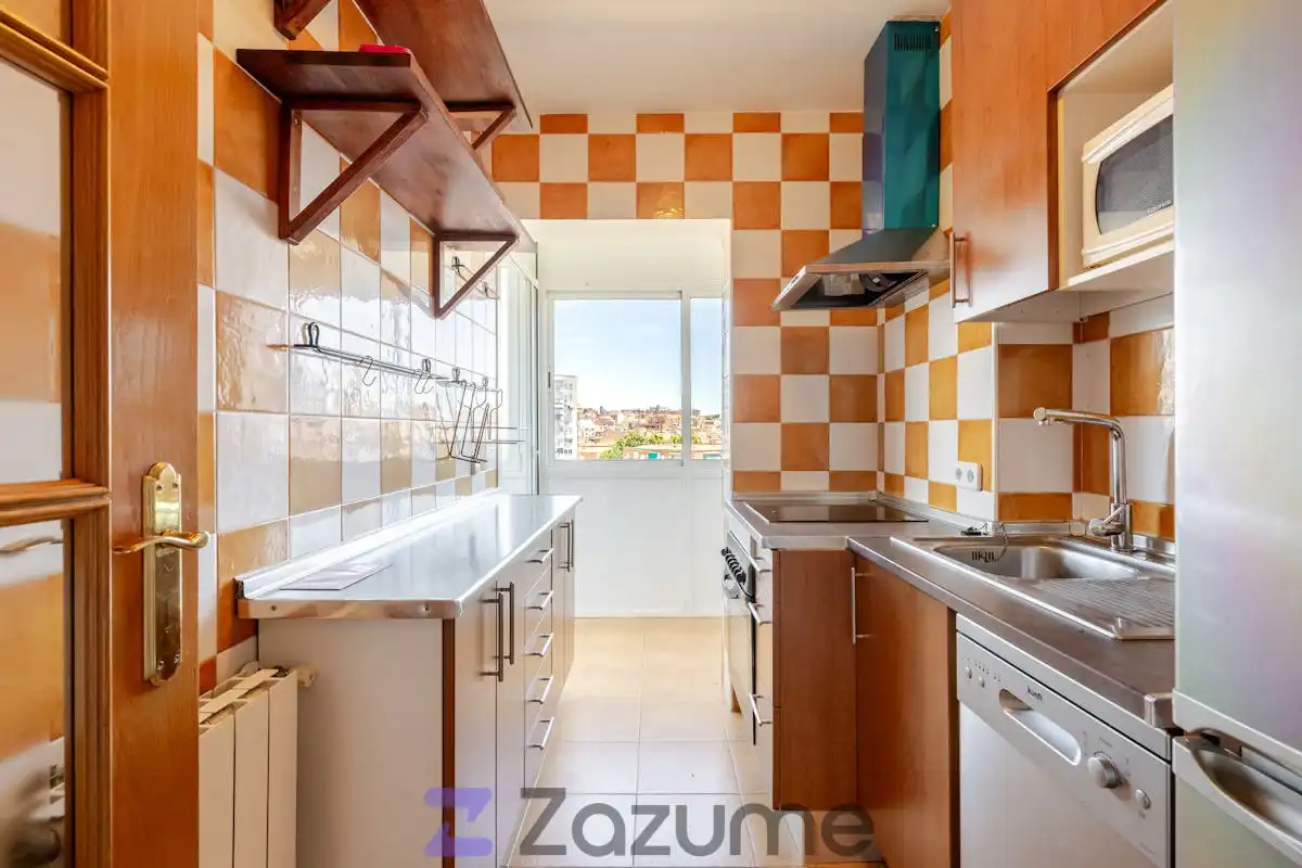 Cocina de Piso de alquiler en Madrid con Calefacción, Amueblado y Horno