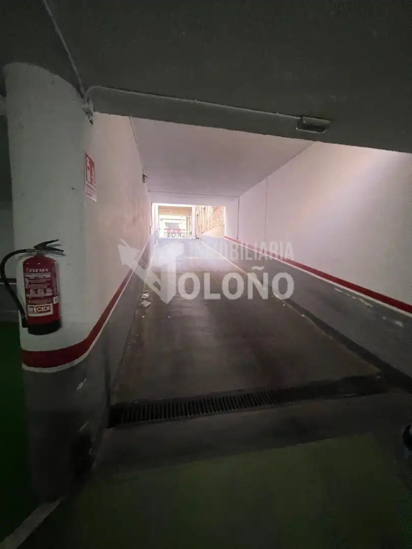 Parkplatz von Garage zum Verkauf in Haro