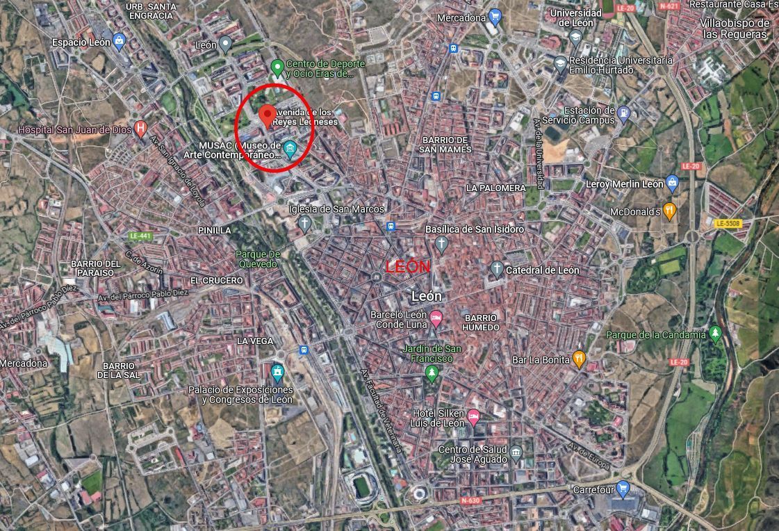 Exterior view of Building for sale in León Capital 