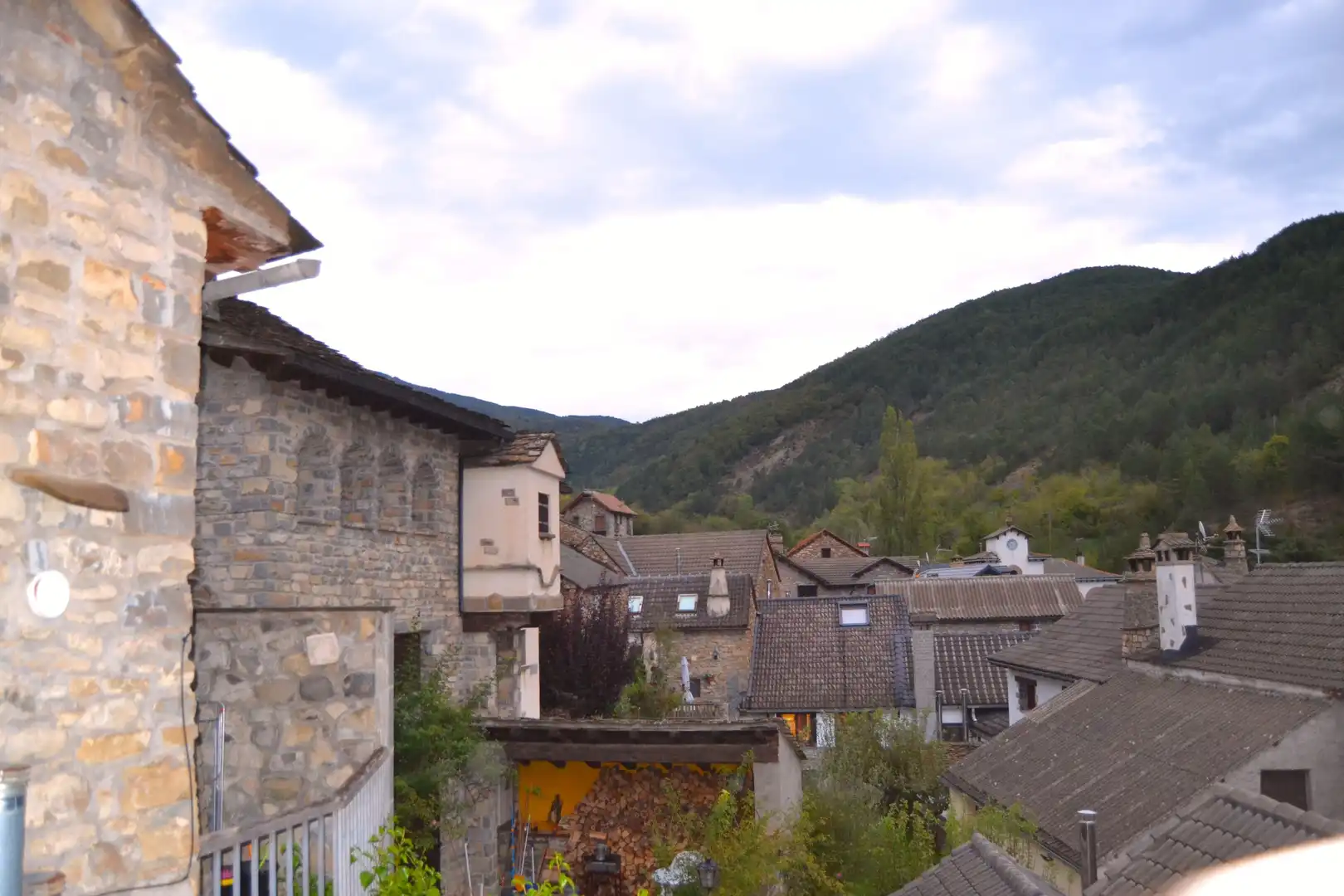 Vista exterior de Casa o chalet en venta en Borau con Calefacción, Parquet y Trastero