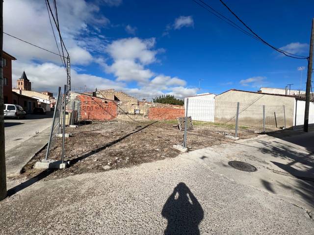 Terreno residencial en Venta en Calle Lagares en Madrigal de las Altas Torres
