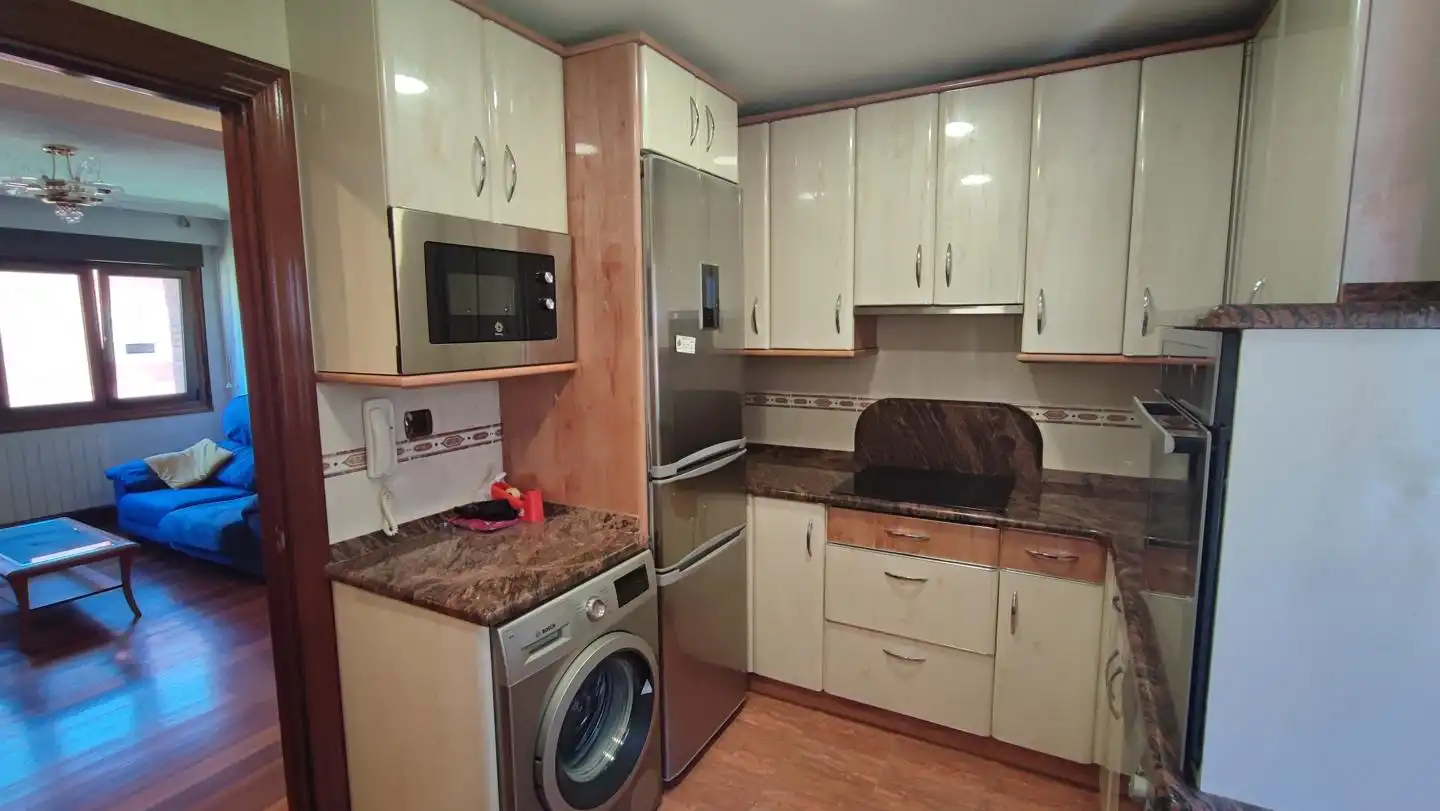 Flat for sale in Centro - Ariz - Uribarri, imagen 2