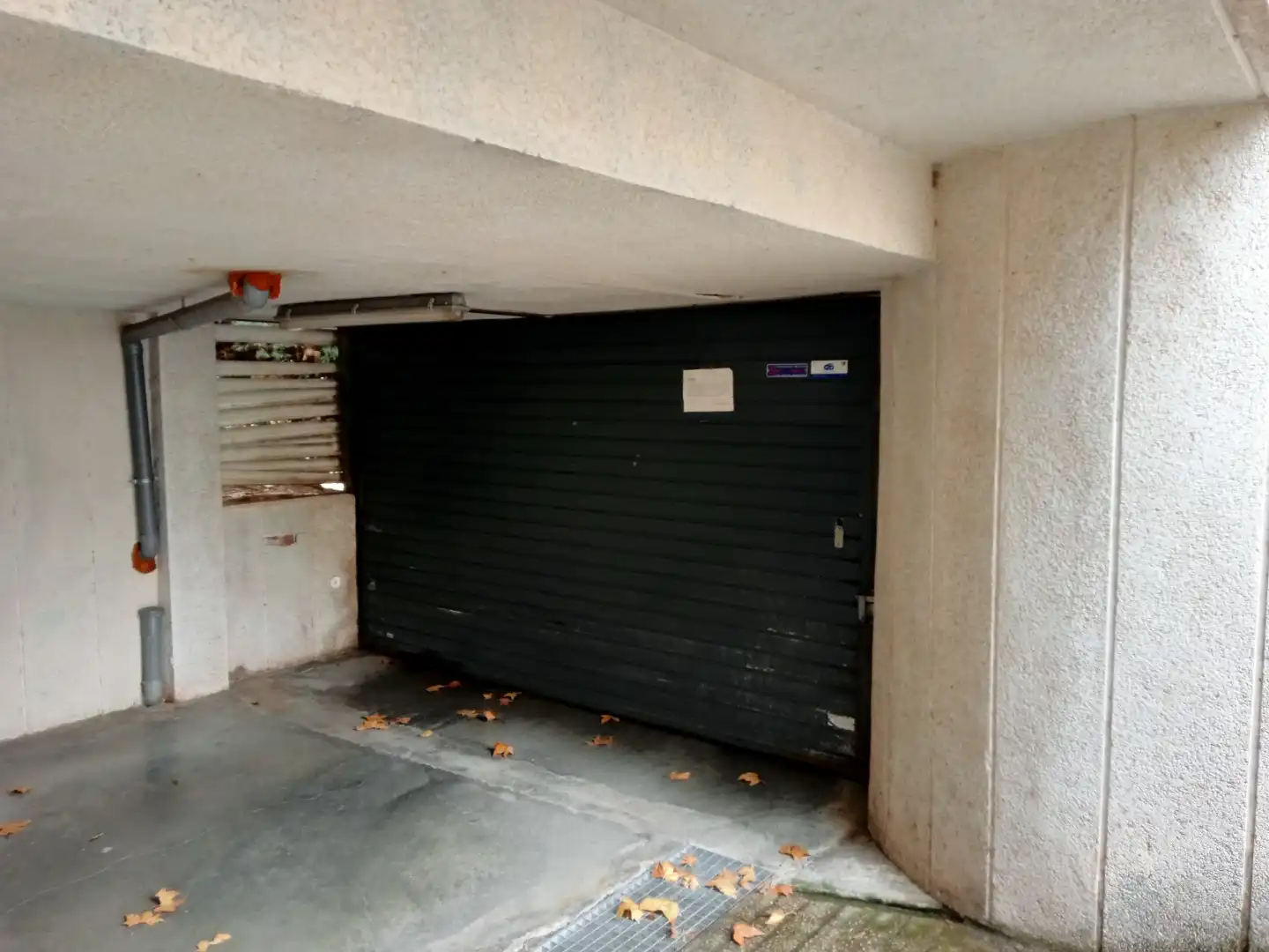 Parkplatz von Garage zur Miete in Castelldefels mit Alarm