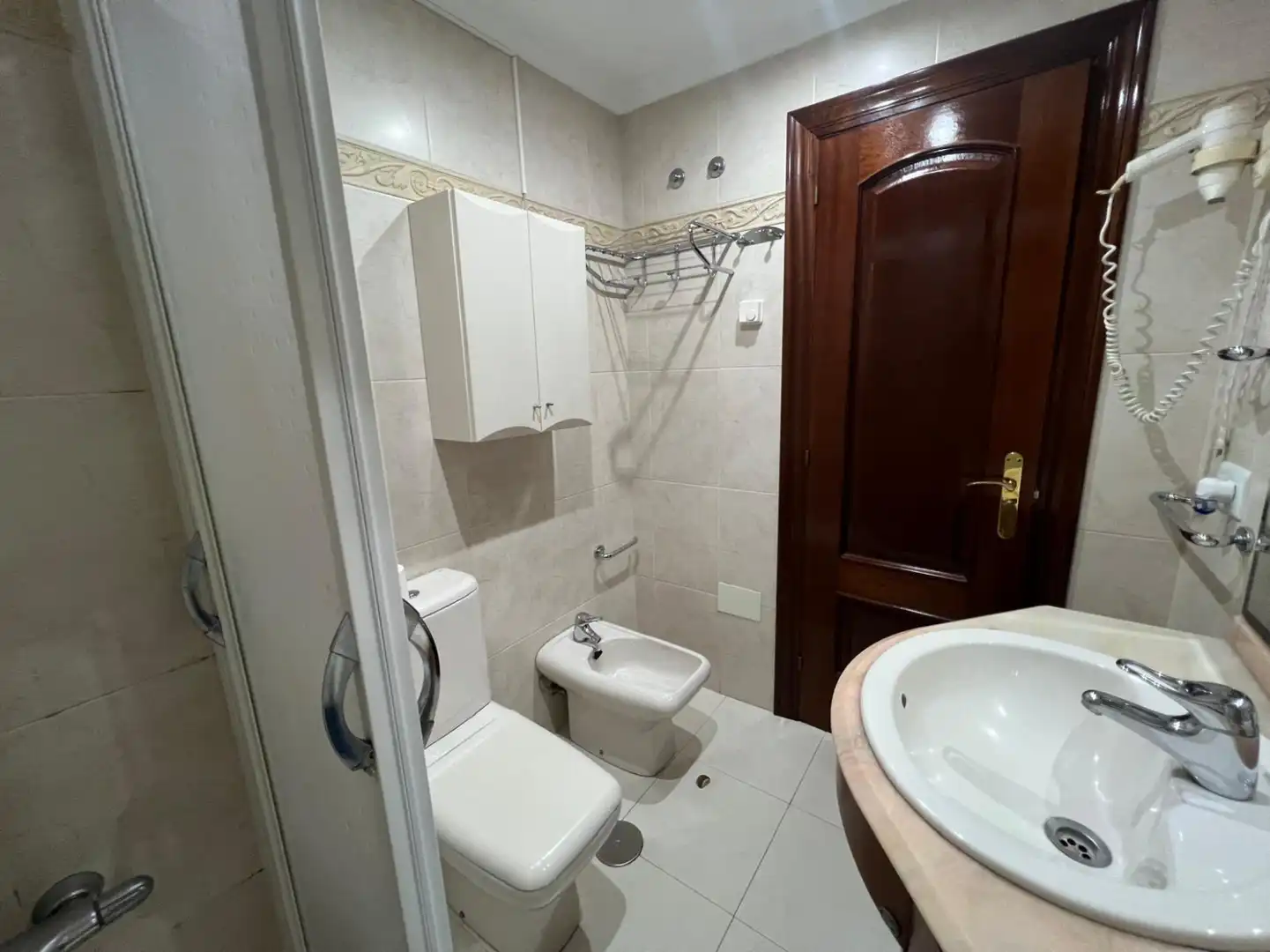 Bathroom of Flat for rent in Gijón   with Heating, Parquet flooring and Storage room