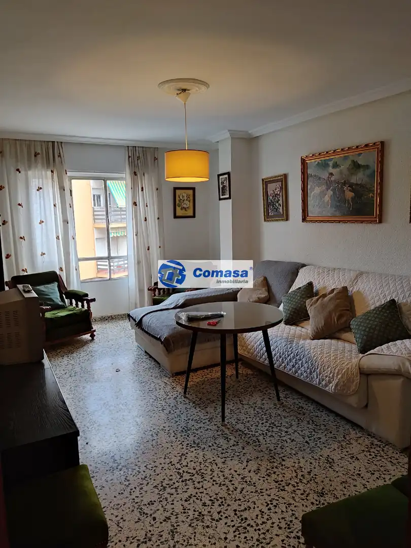 Piso con ascensor en venta en Martos
