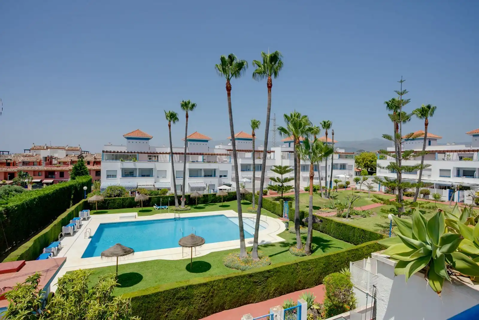 Villa avec piscine à vendre à Avenida Benamara 15