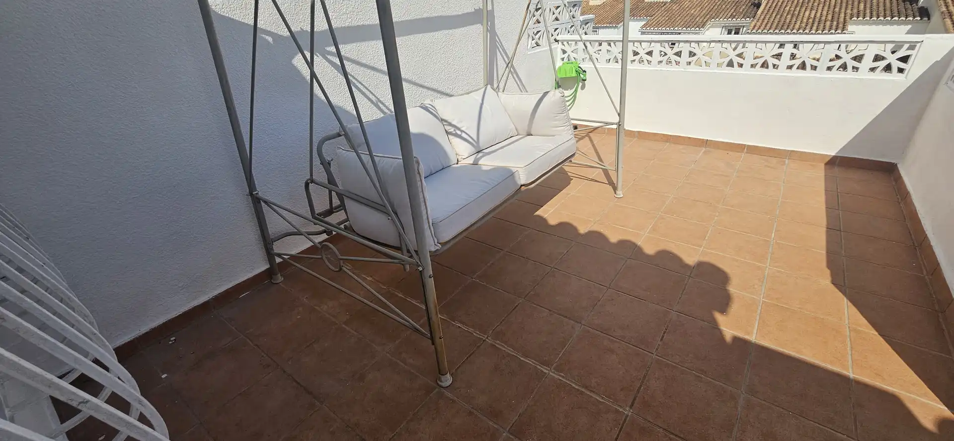 Terrasse von Einfamilien-Reihenhaus zum Verkauf in L'Alfàs del Pi mit Abstellraum, Schwimmbad und Möbliert