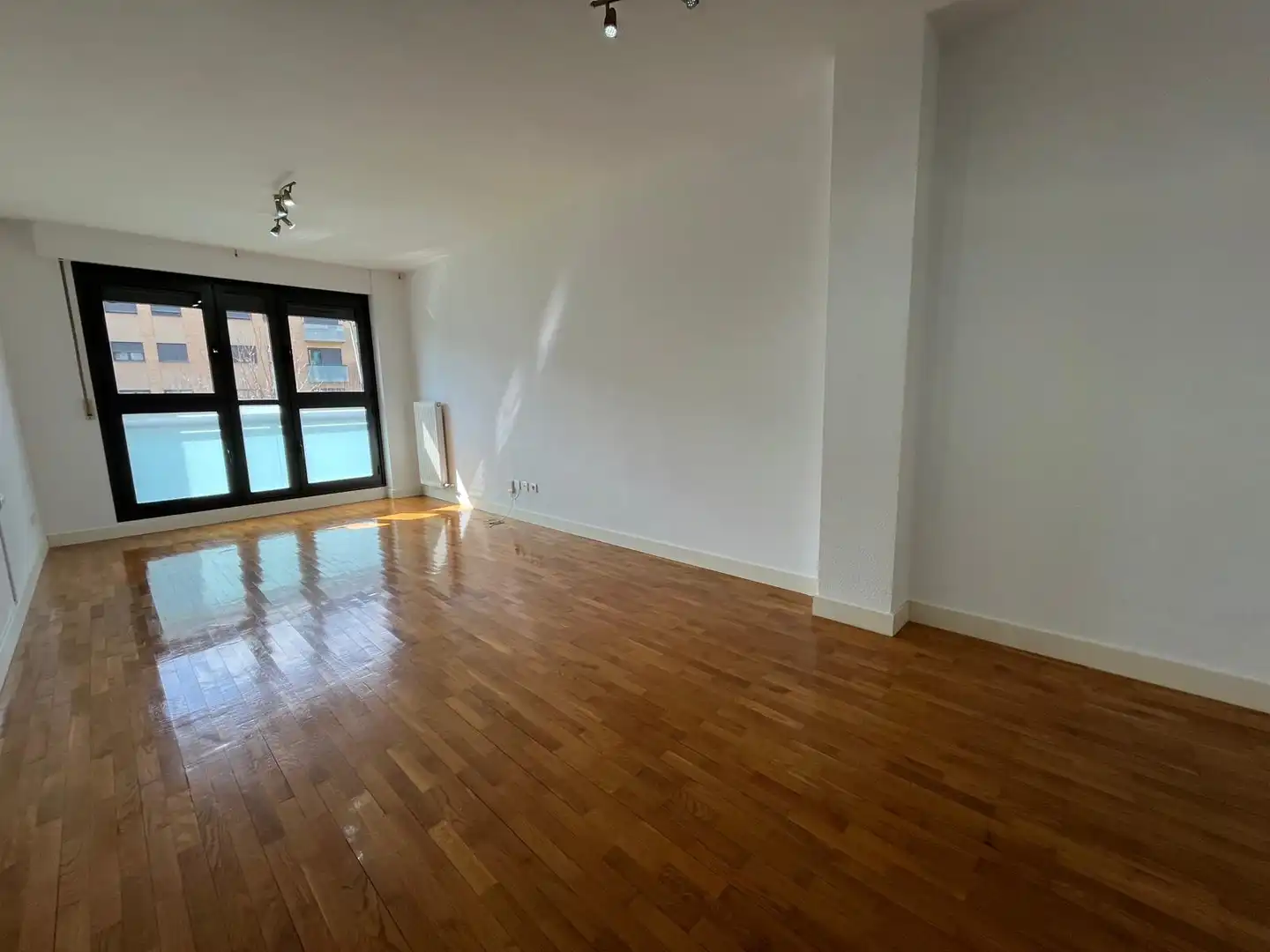 Sala de estar de Piso en venta en  Pamplona / Iruña con Calefacción, Jardín privado y Trastero