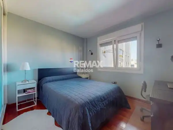 Dormitori de Casa o xalet en venda en Vigo  amb Calefacció, Jardí privat i Parquet
