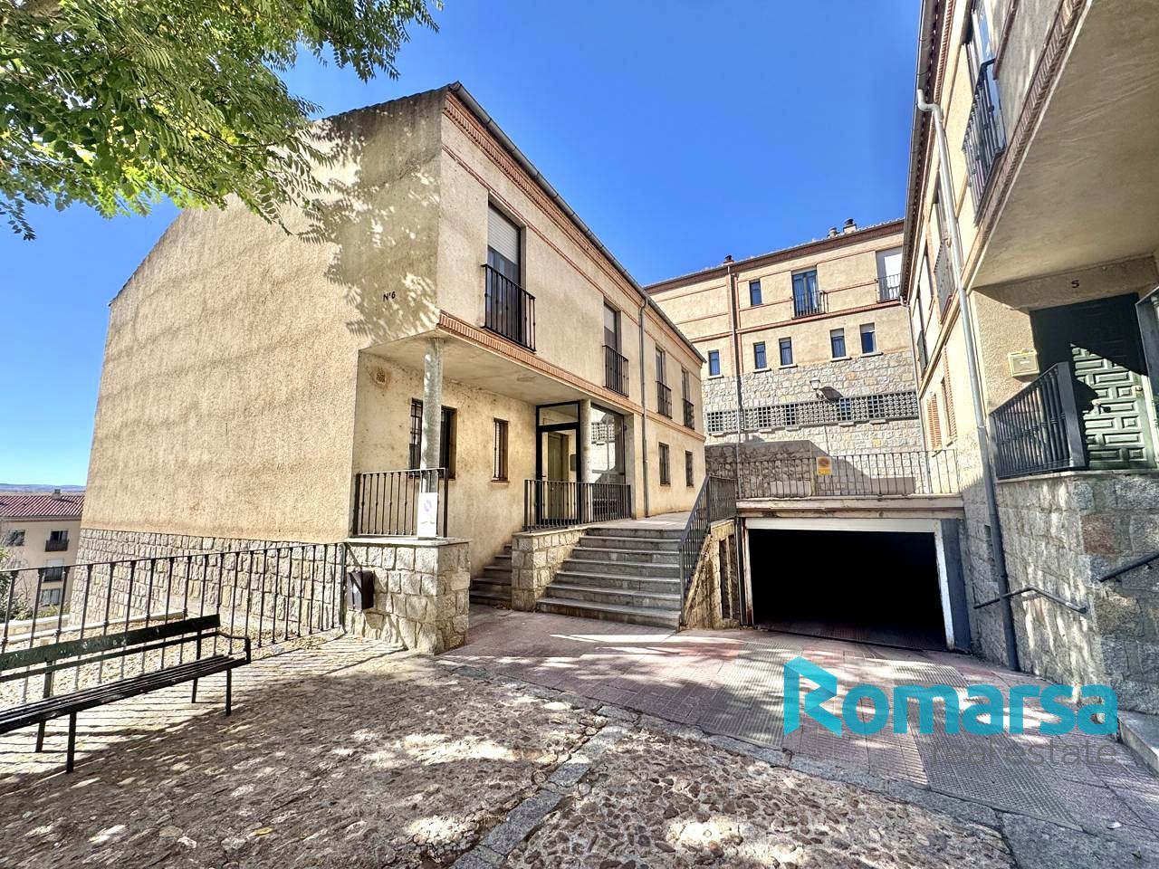 Vista exterior de Casa adosada en venda en Ávila Capital amb Calefacció i Traster
