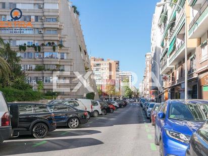 Vista exterior de Pis en venda en  Madrid Capital amb Terrassa i Balcó