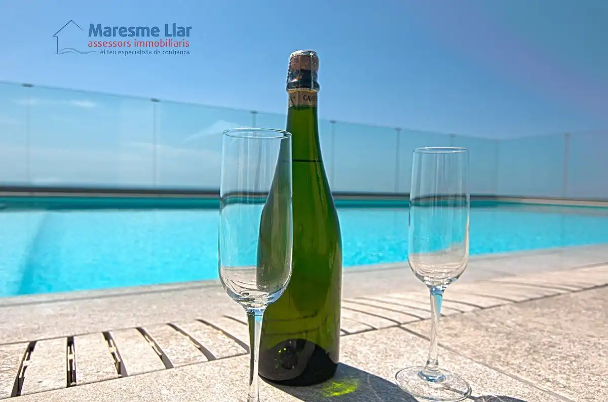 Piscina de Piso en venta en Mataró con Calefacción, Parquet y Terraza
