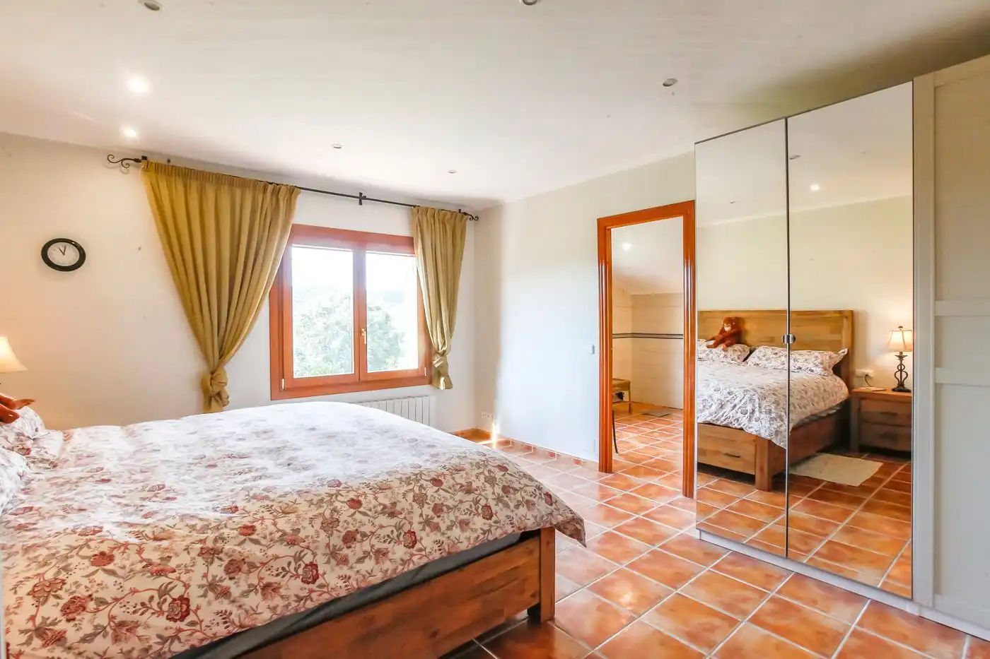 Habitación de Finca rústica en venta en Sant Iscle de Vallalta con Calefacción, Terraza y Trastero