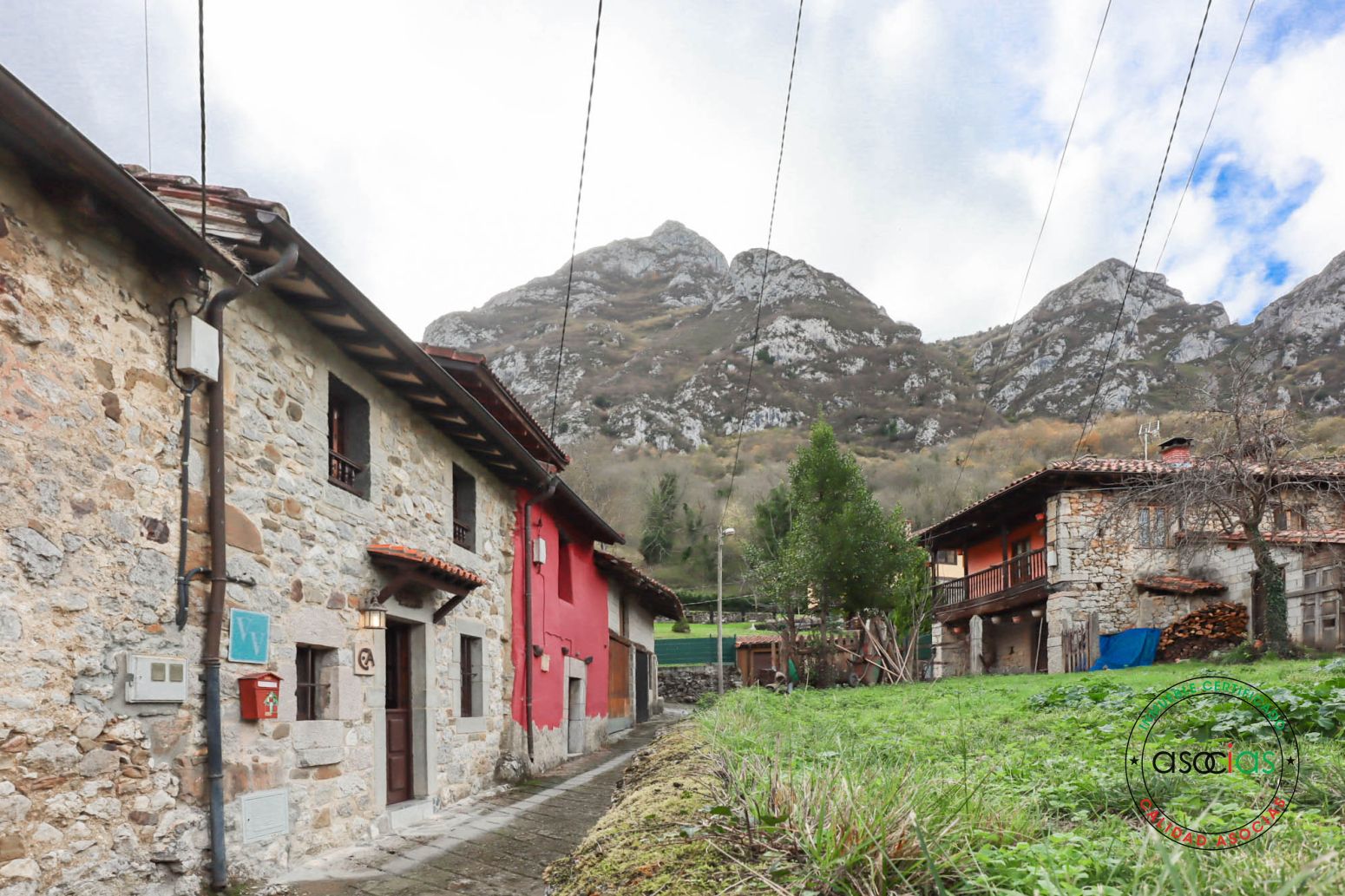 Exterior view of Single-family semi-detached for sale in Quirós  with Heating