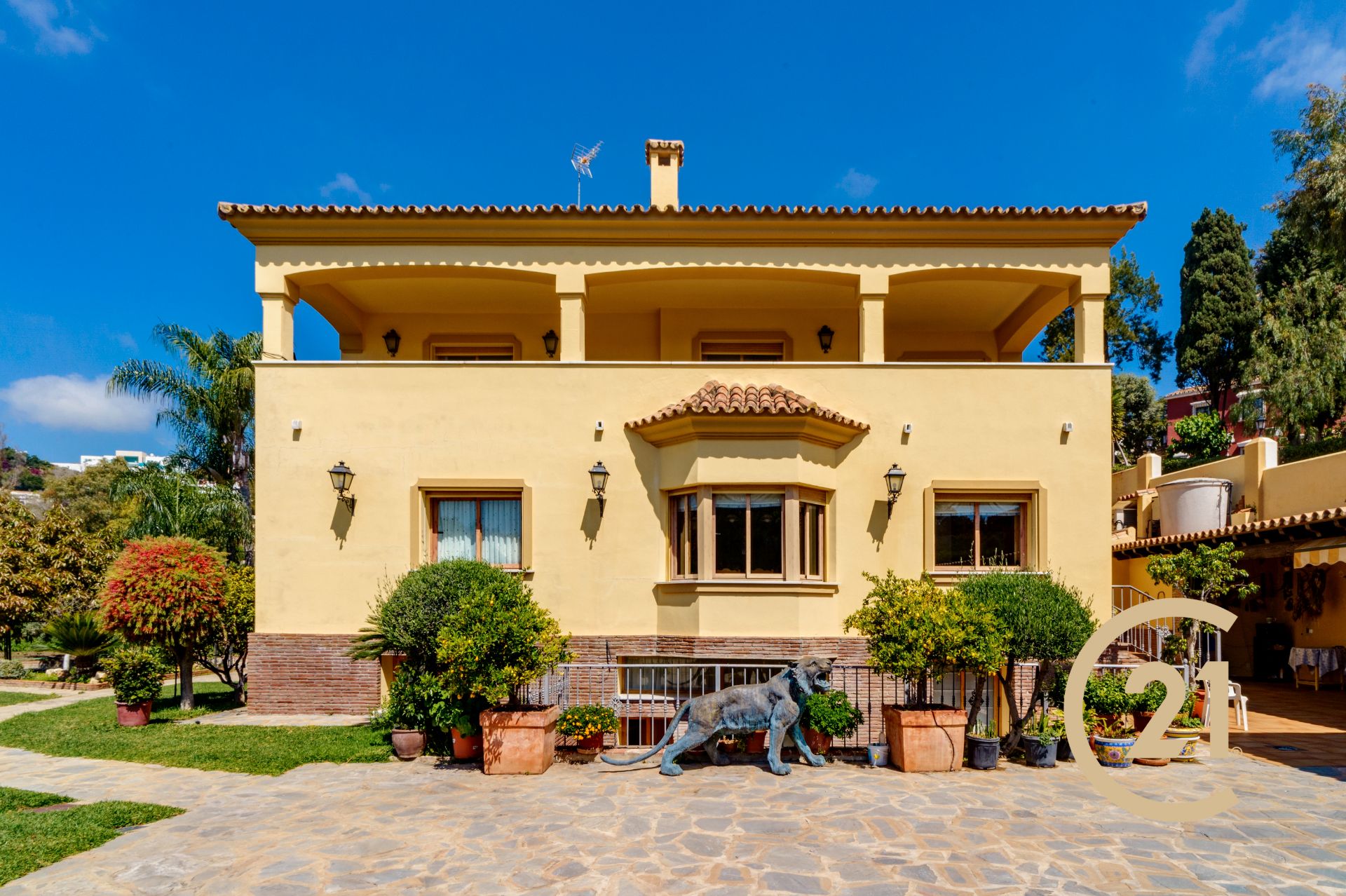 Exterior view of Single-family semi-detached for sale in Benahavís  with Air Conditioner, Private garden and Terrace