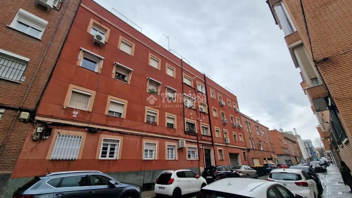 Vista exterior de Piso en venta en Madrid con Calefacción