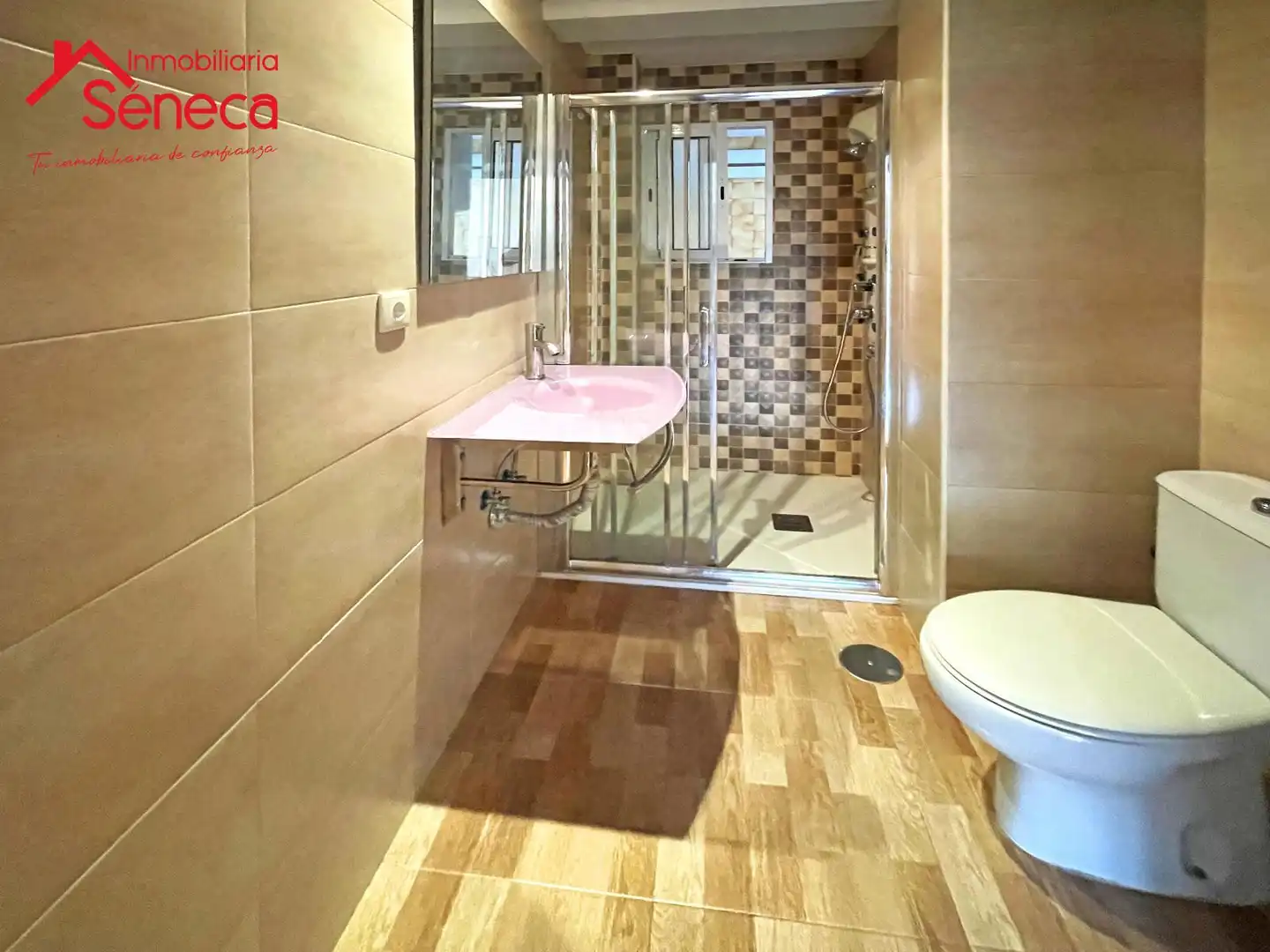Bathroom of Flat for sale in Córdoba  with Air Conditioner and Heating