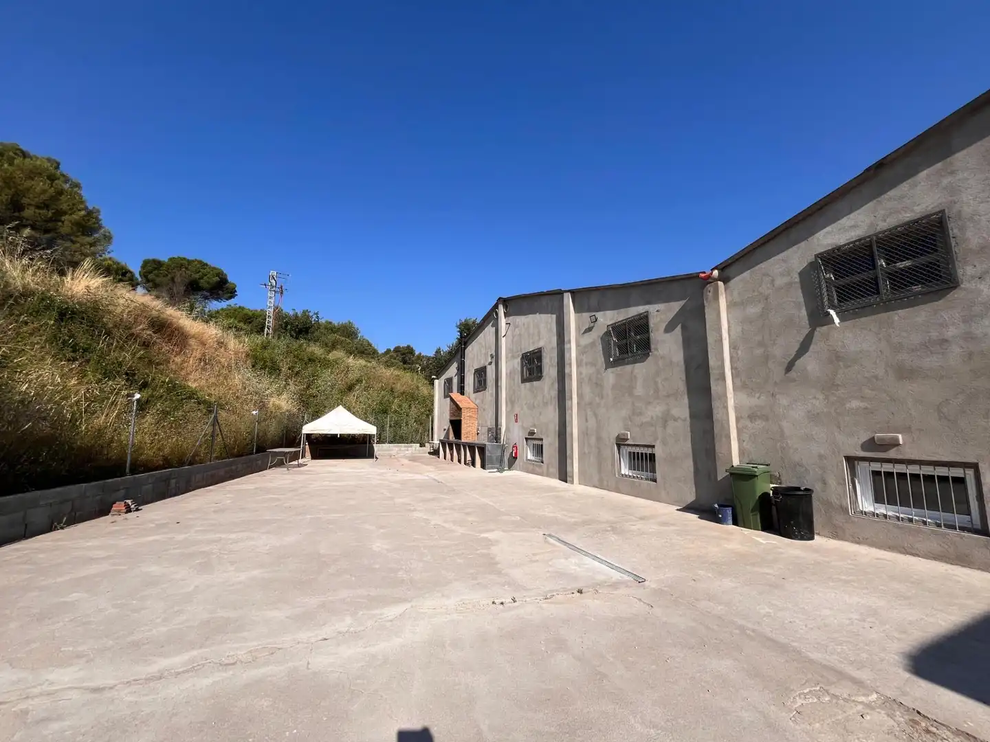 Vista exterior de Local de lloguer en Sant Llorenç Savall